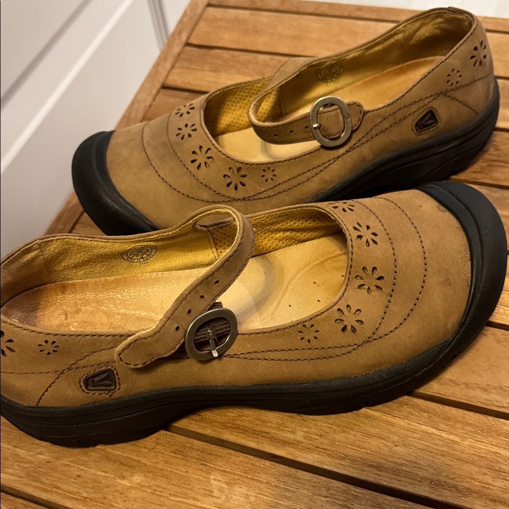 Keen Calistoga brown suede Mary Jane Shoes with Black Soles